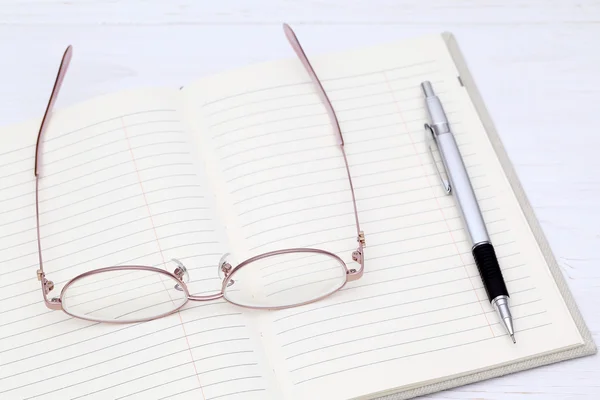 Glasses and notebook — Stock Photo, Image