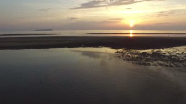 Deniz üstünde güzel gün batımı