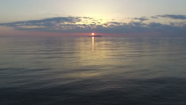 Красивый закат над морем — стоковое видео