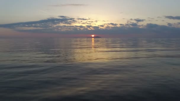 Красивый закат над морем — стоковое видео