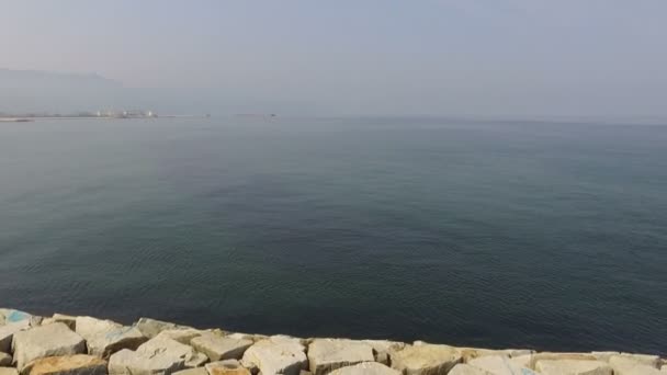 Breakwater di pietra — Video Stock