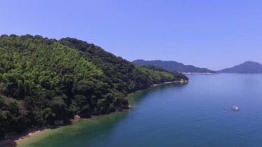 denizin üzerinde uçan hava uçak