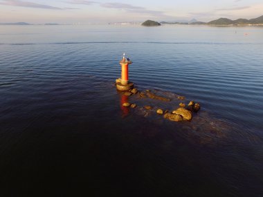 Denizdeki deniz feneri 