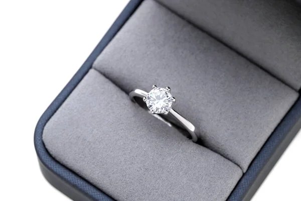 Primer Plano Del Elegante Anillo Diamantes Caja Amor Concepto Boda — Foto de Stock