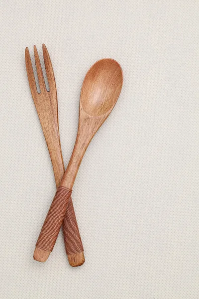 Cucchiaio di legno sul tavolo — Foto Stock