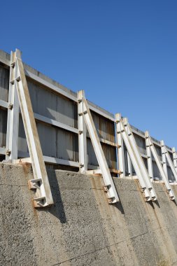 Dalgakıran deniz kenarındaki sete