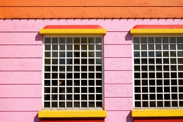 Vintage-ikkunat — kuvapankkivalokuva