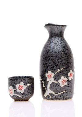 Japon sake bardak ve şişe