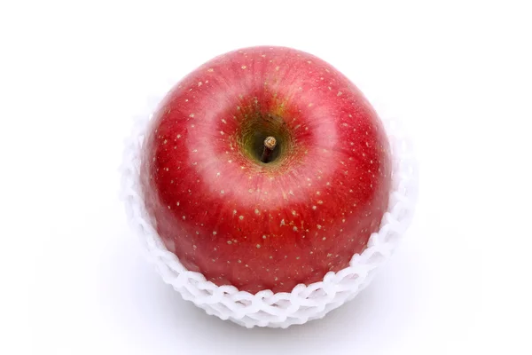 Pomme avec filet d'emballage — Photo