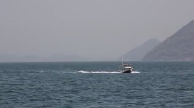 Küçük balıkçı teknesi