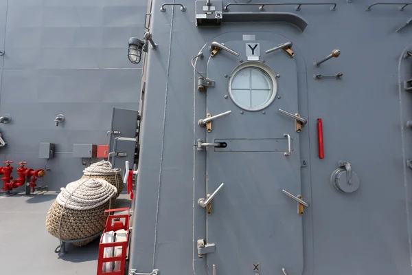Kriegsschiff - Sicherheitstür — Stockfoto