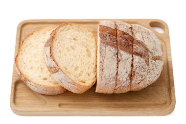 Dilimlenmiş ekmeği beyaz arka planda tahta bir kesme tahtasıyla kapat