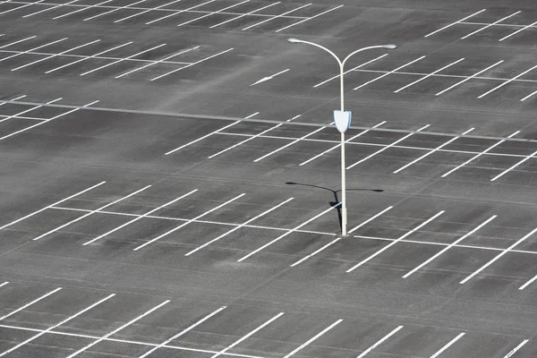 Pusty parking dla samochodów osobowych — Zdjęcie stockowe