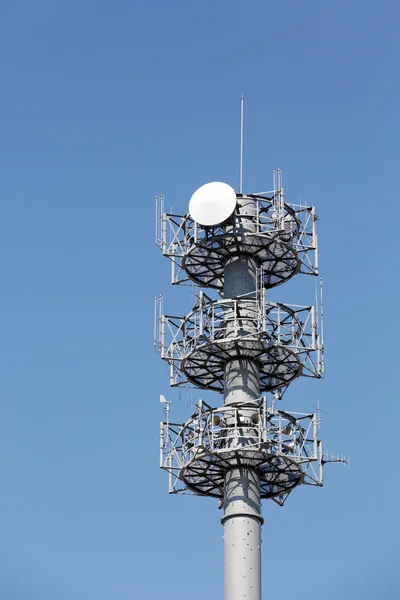 Antena torre de comunicações — Fotografia de Stock