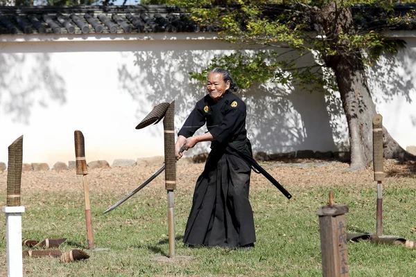 Samurai giapponese abbigliamento uniforme con katana spada — Foto Stock