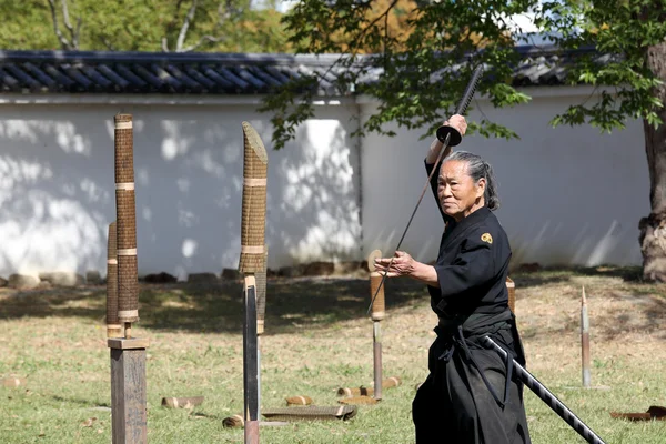 Samurai giapponese abbigliamento uniforme con katana spada — Foto Stock
