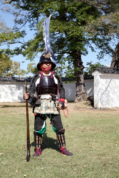 Samurai japonês com rifle velho — Fotografia de Stock