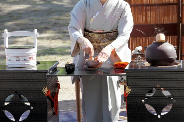 Japanese green tea ceremony in garden — Stock Photo, Image