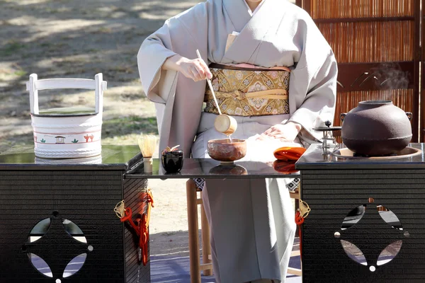 Japanese green tea ceremony in garden — Stock Photo, Image