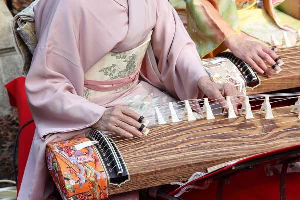 Oman playing the traditional instrumen — Stock Photo, Image