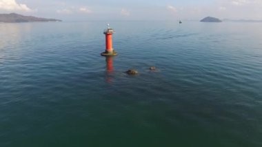 Denizdeki deniz feneri