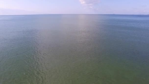Güzel mavi deniz kenarı — Stok video