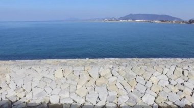 Taş dalgakıran havadan görünümü