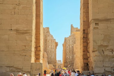 22.10.2024, Mısır, Luxor - Karnak Hypostyle Salon sütunları Luxor Thebes tapınağında