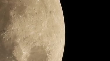 Bangkok, Tayland 'da Yarım Ay yükseliyor.