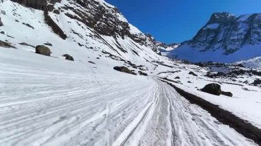 Kış boyunca Şili 'deki Cajon Del Maipo' da Kar Bisikleti Turu