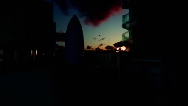 Lindo amanhecer de Londres sobre sede Suíça de resseguros, o maxixe — Vídeo de Stock
