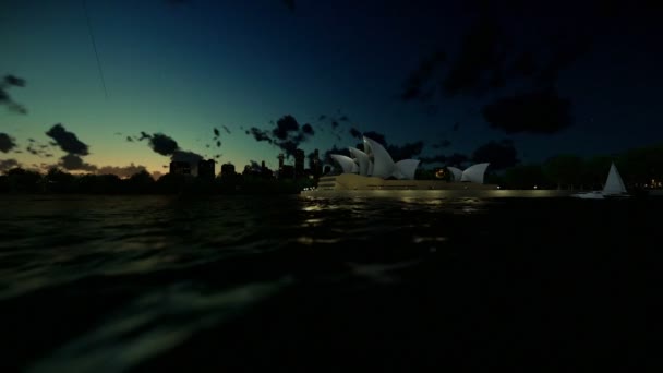 Krásný čas zanikla východ slunce nad Sydney Opera House — Stock video