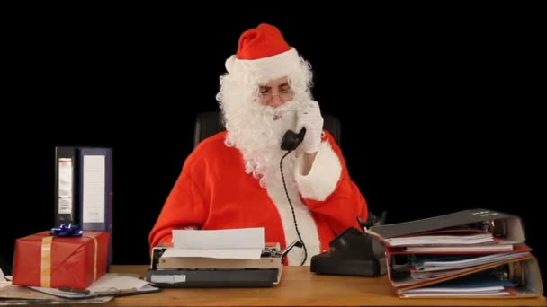 Der Weihnachtsmann Seinem Büro Mit Einem Oldtimer Telefon Luma Matte — Stockvideo