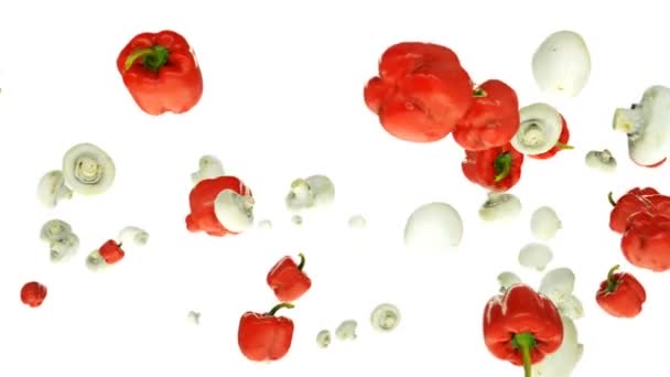 Red Bell Pepper Грибы Летят Замедленной Съемке Против Белых — стоковое видео