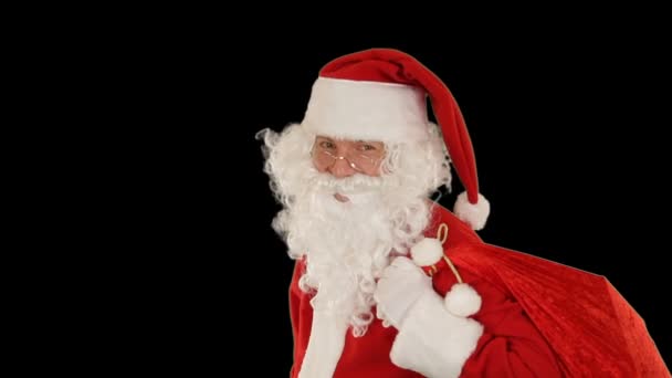 Papai Noel Carregando Sua Bolsa Olha Para Câmera Pisca Luma — Vídeo de Stock