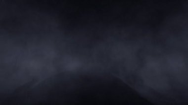 İsa'nın kurtarıcı, dağ zirveleri, fırtınalı hava