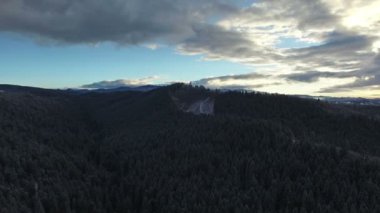 Kış manzarası, gün batımı, havadan görünümü döndürme