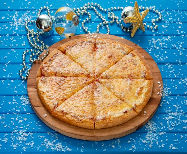Pizza Buon Anno Festeggiamenti Natalizi Design Originale Del Tavolo Blu — Foto Stock
