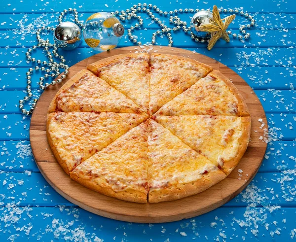 Pizza Buon Anno Festeggiamenti Natalizi Design Originale Del Tavolo Blu — Foto Stock