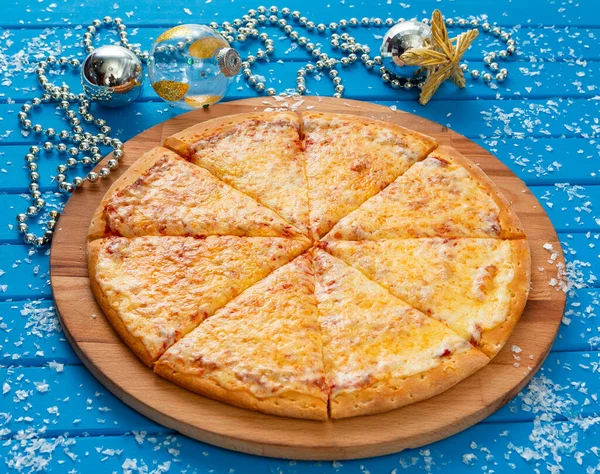 Pizza Buon Anno Festeggiamenti Natalizi Design Originale Del Tavolo Blu — Foto Stock