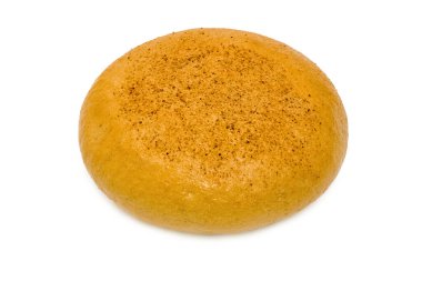 Taze pişmiş buğday ekmeği. Beyaz arka planda tek bir nesne var. Sağlıklı pişmiş ekmek. Ekmek beyaza.