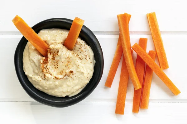 Hummus con palos de zanahoria Vista superior — Foto de Stock