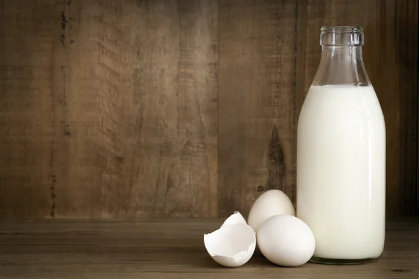Mleko i jaja jedzenie tło — Zdjęcie stockowe