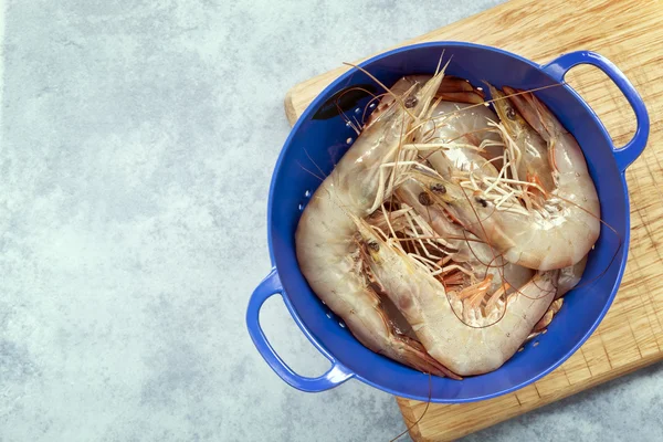 Crevettes crues ou crevettes en passoire — Photo