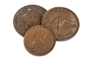 Eski Avustralya Pennies üzerinde beyaz izole