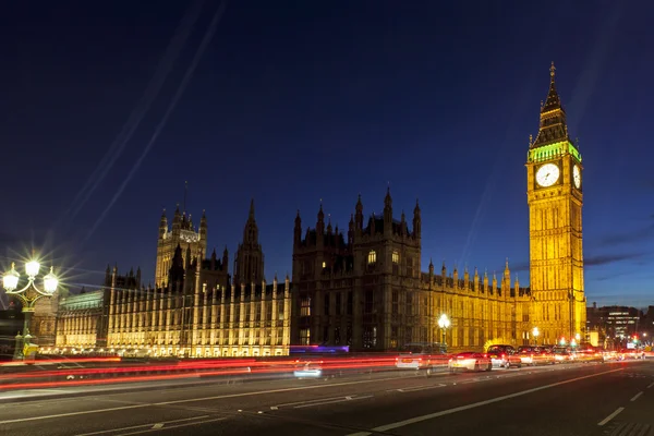 Londra big Ben'e ve Parlamento evleri — Stok fotoğraf