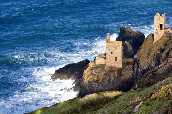 Tarihi Cornwall Cliff maden ocağında Botallack — Stok fotoğraf