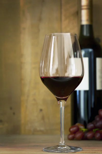 Glass and Bottle of Red Wine with Grapes — Stock Photo, Image