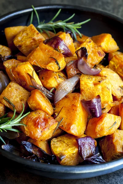 Roasted Sweet Potato with Red Onion and Rosemary — Stock Photo, Image