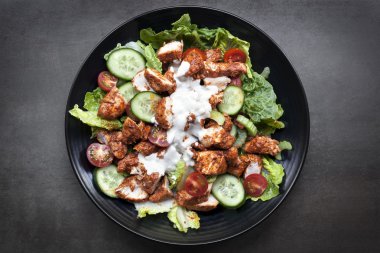 Tandır tavuk salata havai görünümü